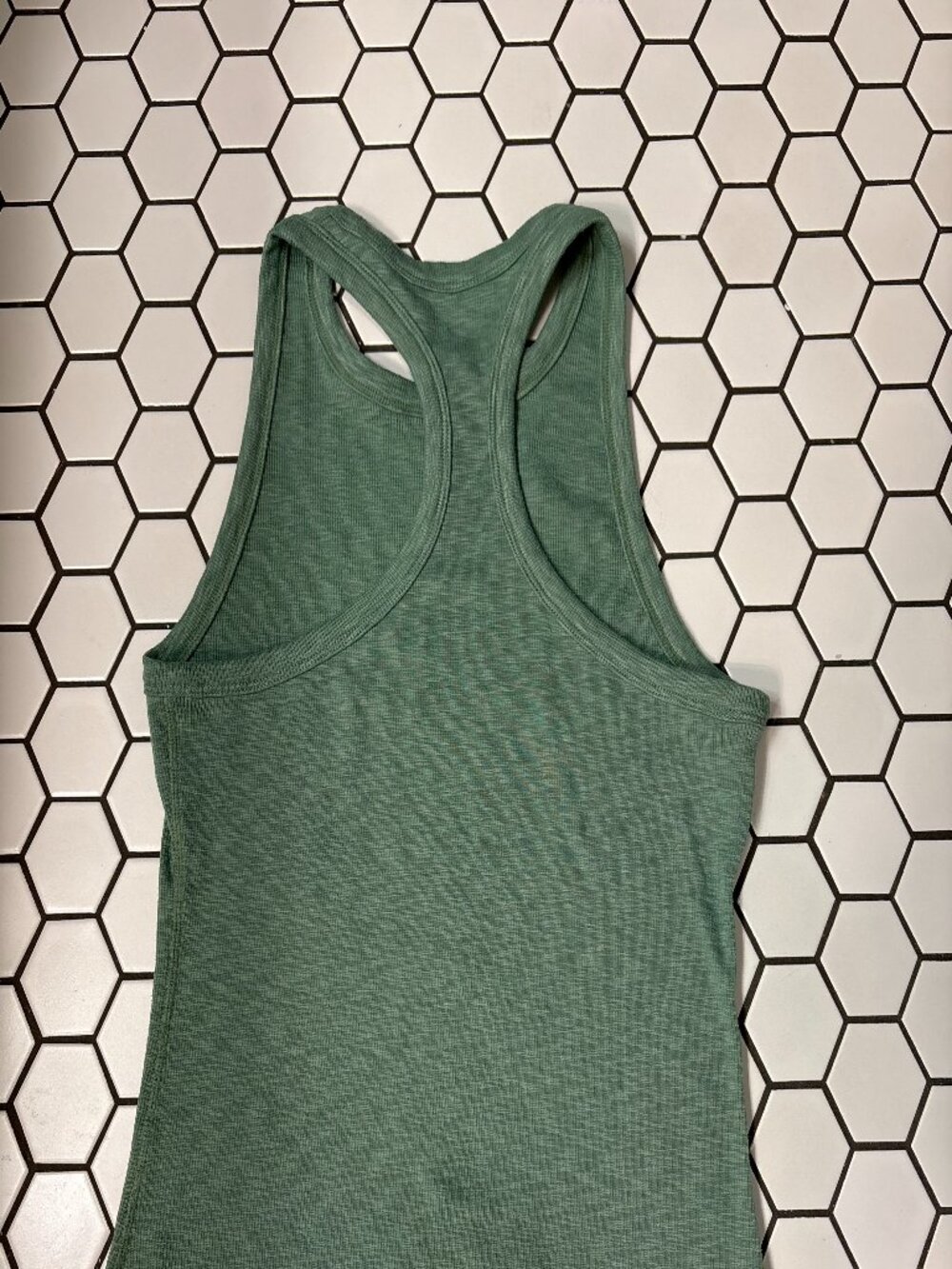 Vuori Sunrise High Neck Tank Green Size Small Athletic Top - Picture 3 of 4